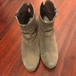 Steve Madden grey platform ankle boot/bootie